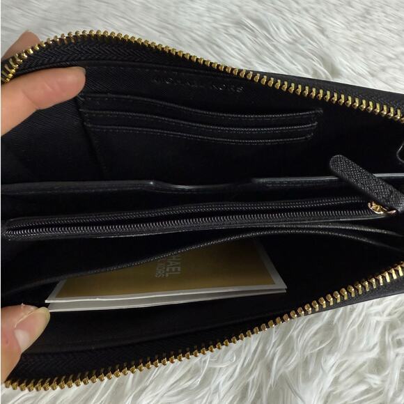 NWOT Michael Kors Black Zip Around Wallet - Picture 6 of 11